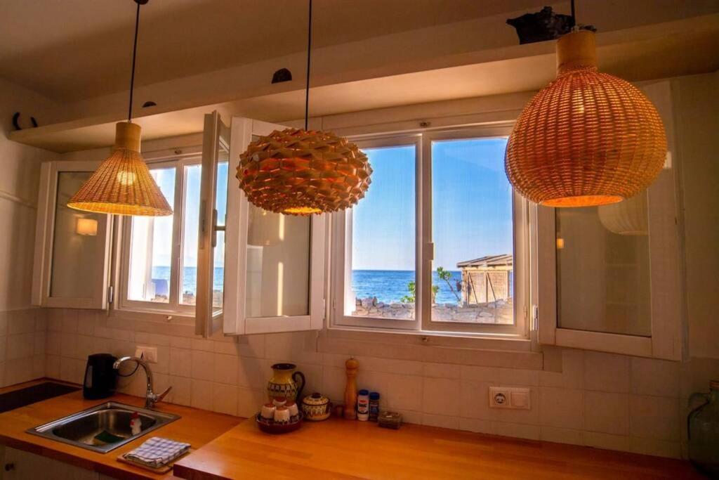 Romantic House 6 Steps From The Sea Мохлос Екстериор снимка